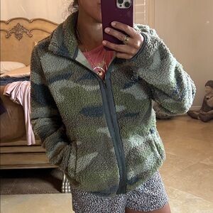 💕Old Navy Green Camouflage Teddy Jacket💕